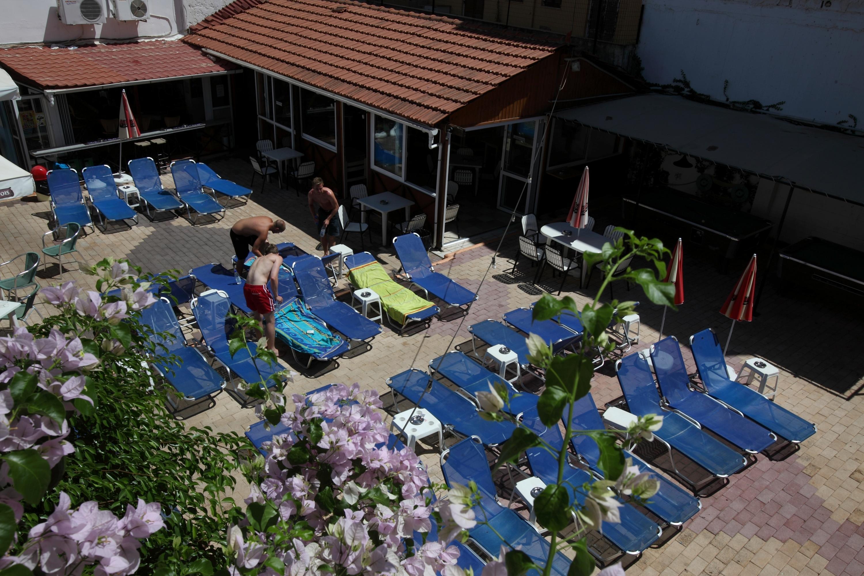 Aparthotel Happy Days Malia Esterno foto