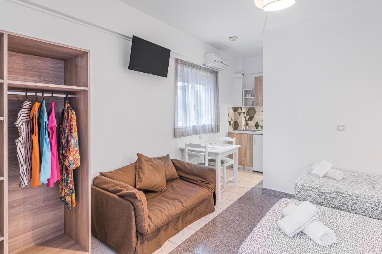 Aparthotel Happy Days Malia Esterno foto